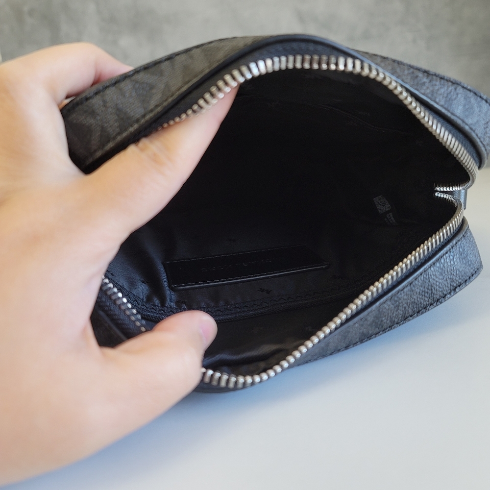 Michael Kors Crossbody - Picture 5 of 6